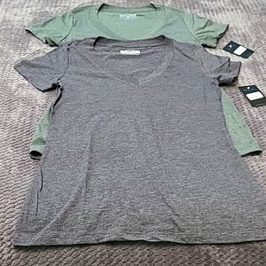 ⭐️3/$35 Lot of 2 V neck T Shirts NWT